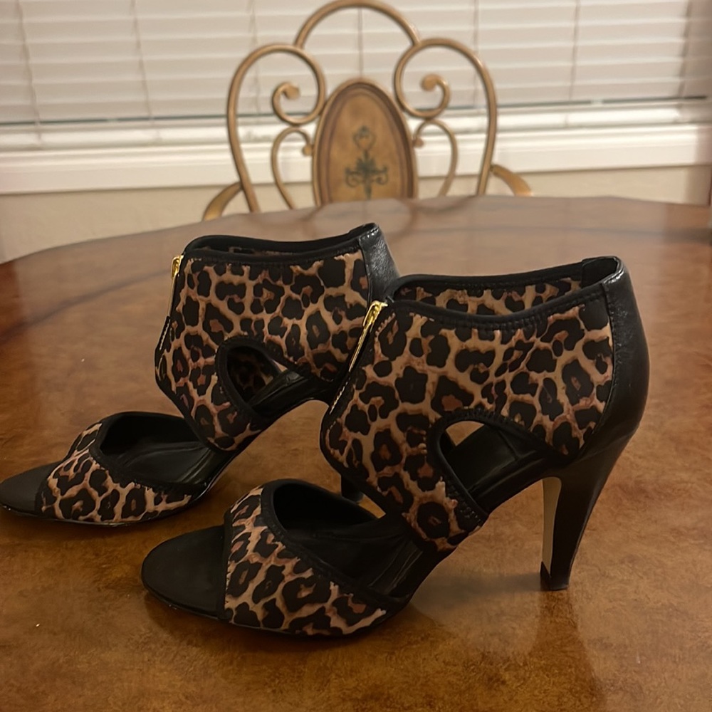Like new Isola Dani Leopard Print Sandals - Picture 2 of 6